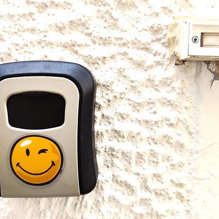 Charming Apartment In The Heart Of Plaka アテネ エクステリア 写真