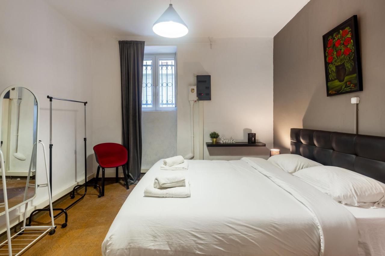Charming Apartment In The Heart Of Plaka アテネ エクステリア 写真